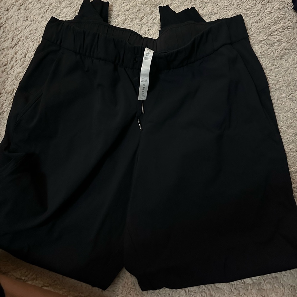 Lululemon women’s black joggers size 10